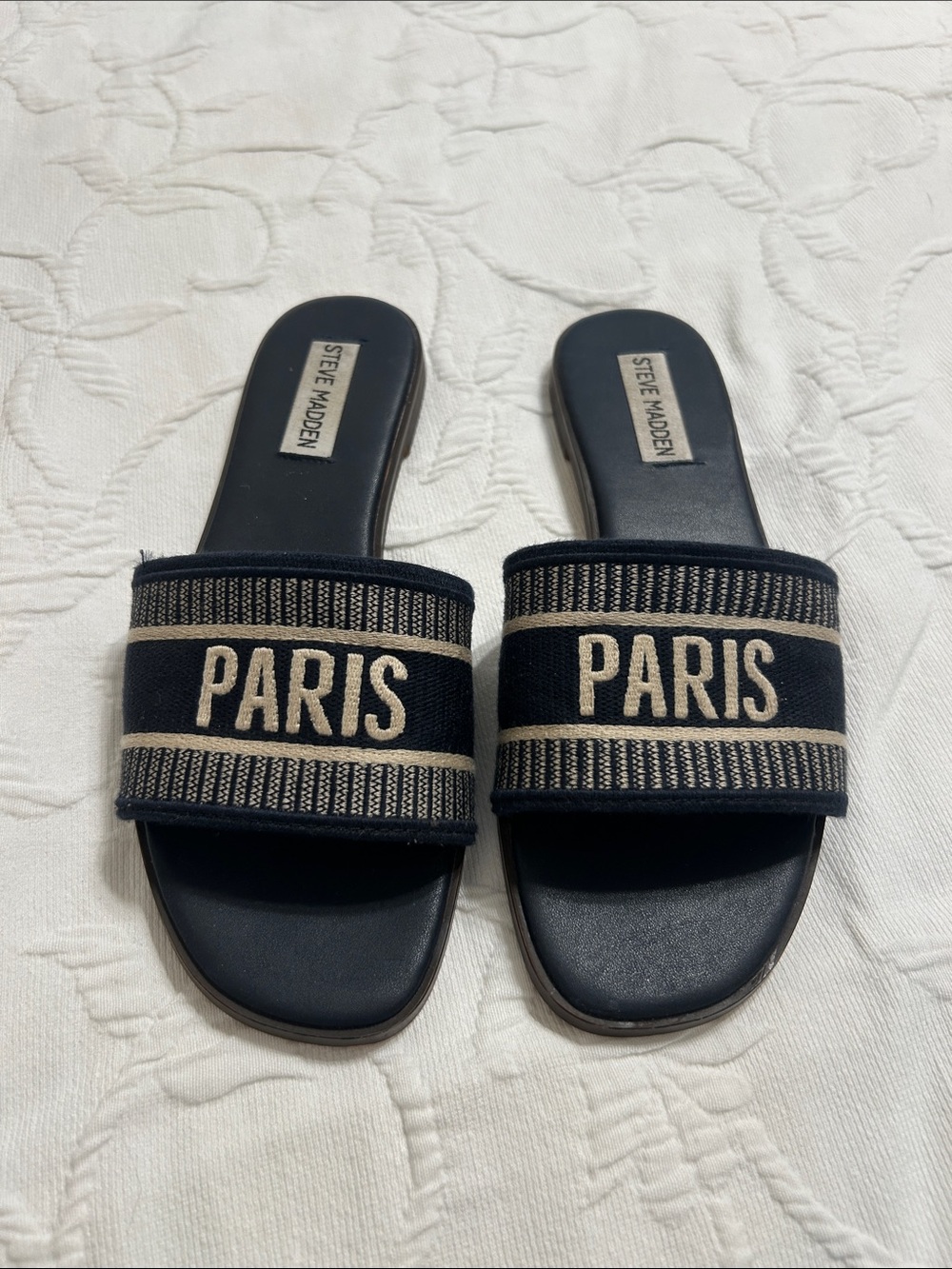 Steve Madden Black and Cream 'PARIS' Slide Sandals